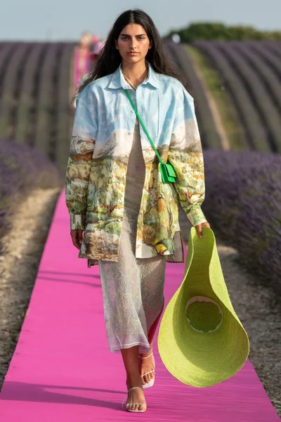 Look 19